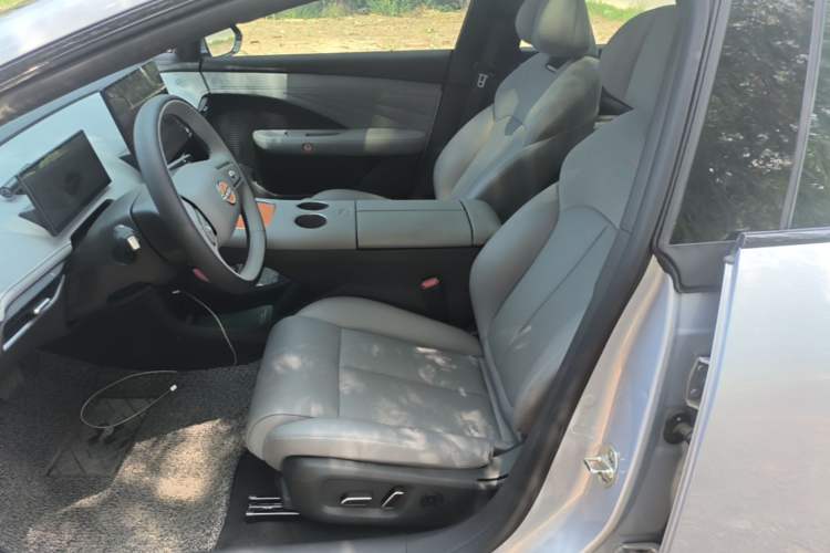 Used Nissan N7 2025 625 Pro Left Front Seat