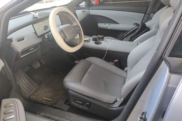 Used Nissan N7 2025 510 Air Left Front Seat