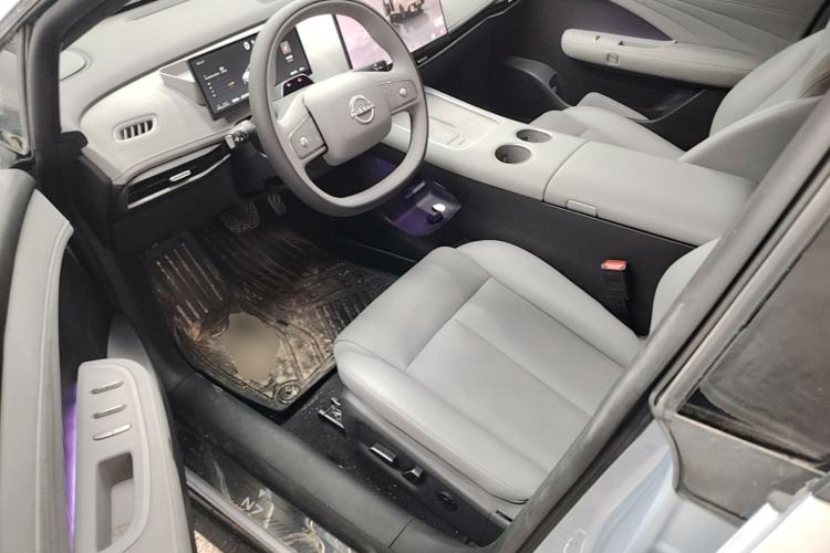 Used Nissan N7 2025 625 Max Left Front Seat