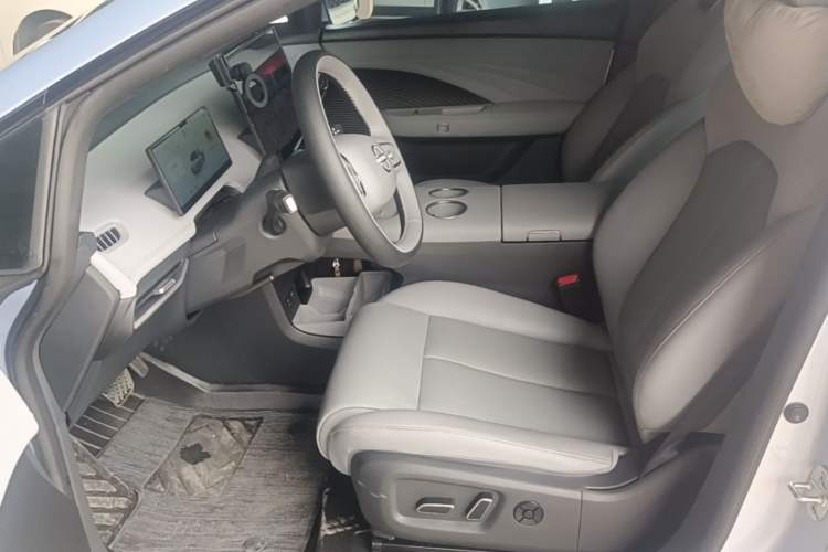 Used Nissan N7 2025 510 Max Left Front Seat