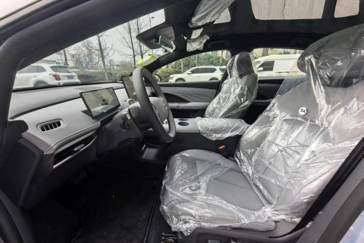 Used Nissan N7 2025 625 Max Left Front Seat