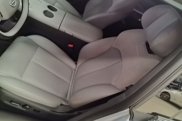 Used Nissan N7 2025 625 Pro Left Front Seat