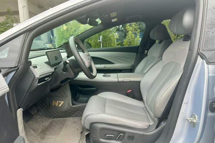 Used Nissan N7 2025 625 Max Left Front Seat