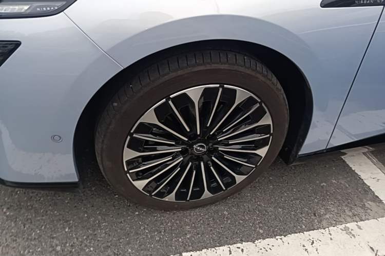 Used Nissan N7 2025 625 Max Left Front Wheel Hub