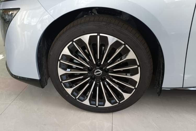 Used Nissan N7 2025 625 Pro Left Front Wheel Hub