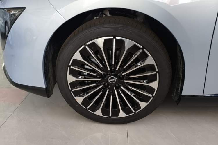 Used Nissan N7 2025 625 Pro Left Front Wheel Hub