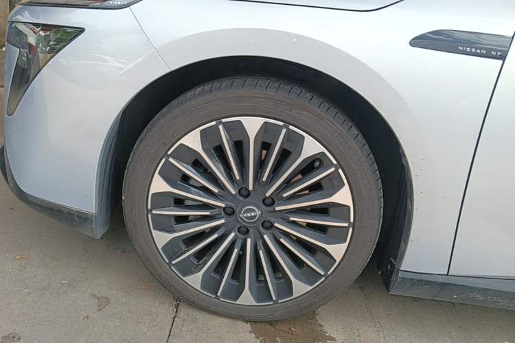 Used Nissan N7 2025 625 Pro Left Front Wheel Hub