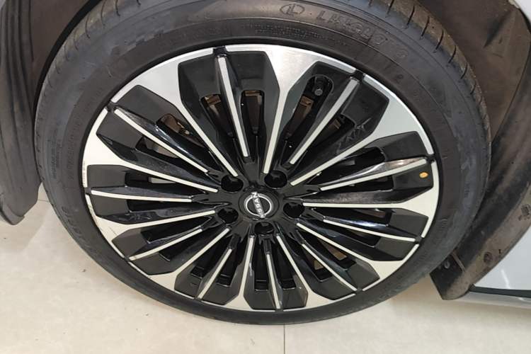 Used Nissan N7 2025 625 Pro Left Front Wheel Hub