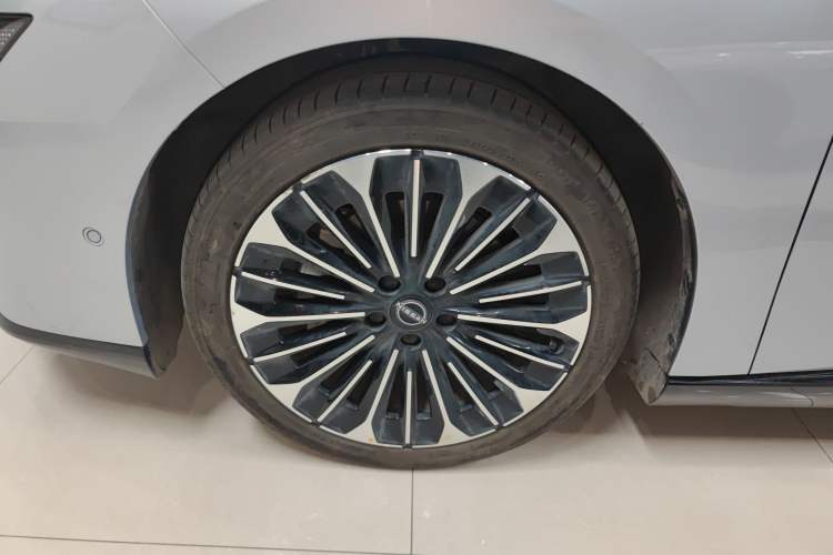 Used Nissan N7 2025 625 Max Left Front Wheel Hub