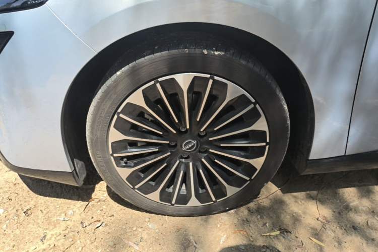 Used Nissan N7 2025 625 Pro Left Front Wheel Hub