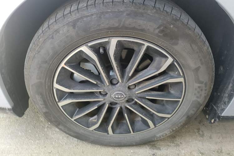Used Nissan N7 2025 510 Air Left Front Wheel Hub