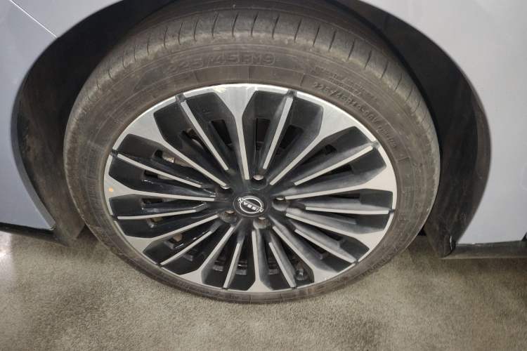 Used Nissan N7 2025 510 Max Left Front Wheel Hub