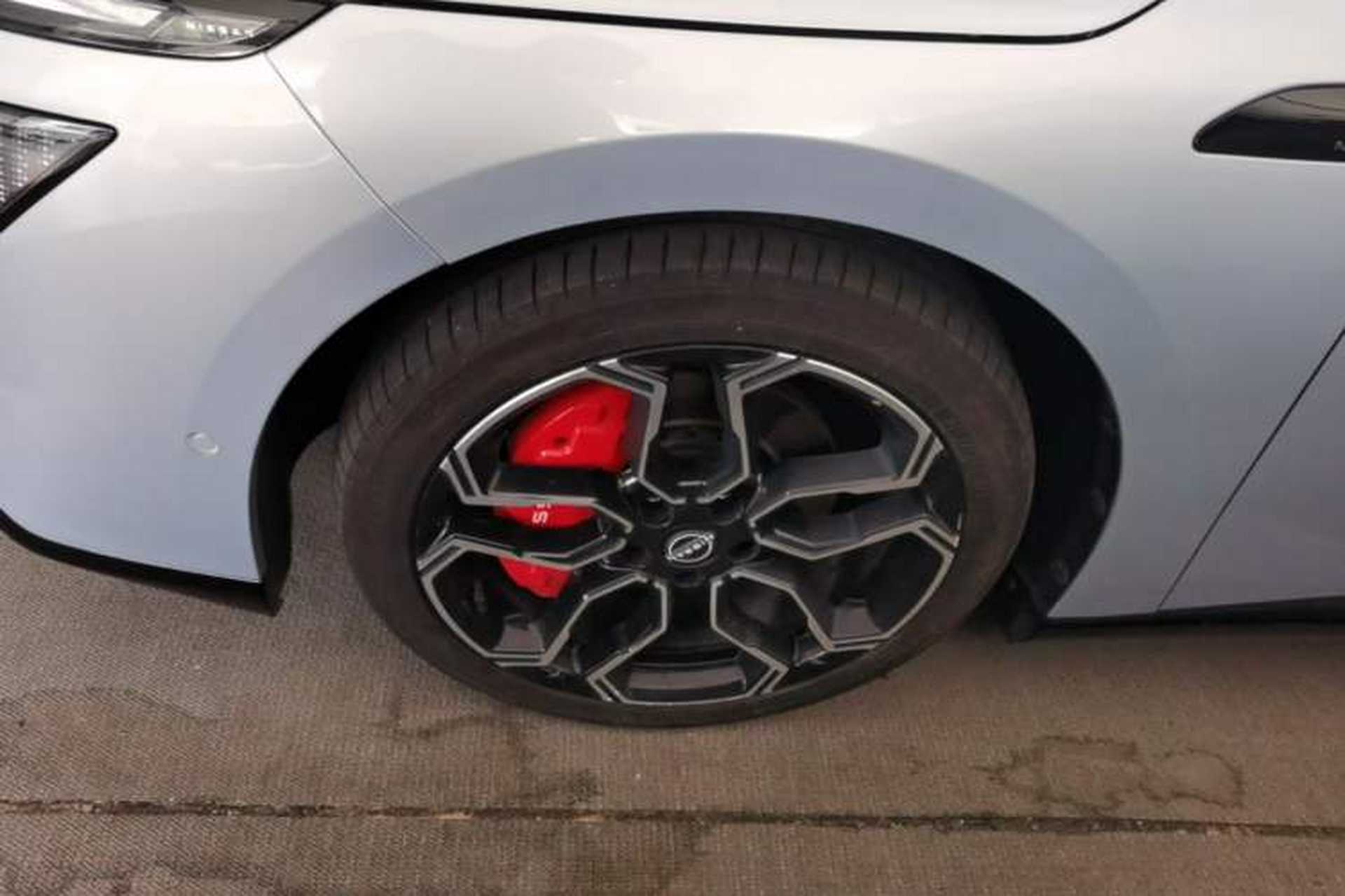 Used Nissan N7 2025 510 Air Left Front Wheel Hub