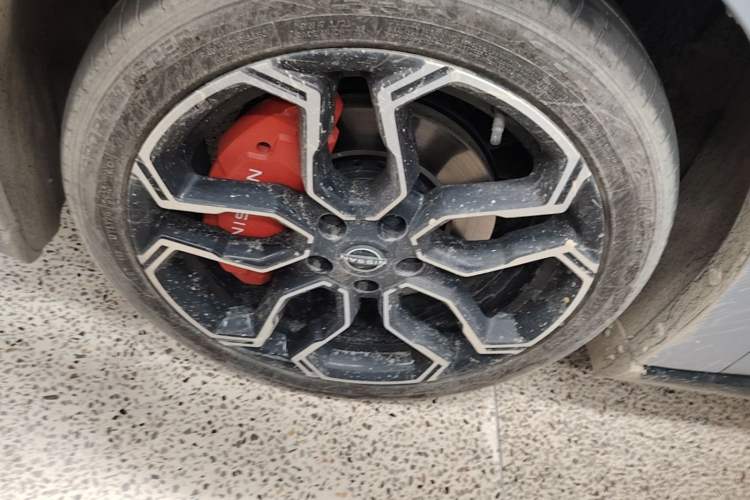 Used Nissan N7 2025 625 Max Left Front Wheel Hub
