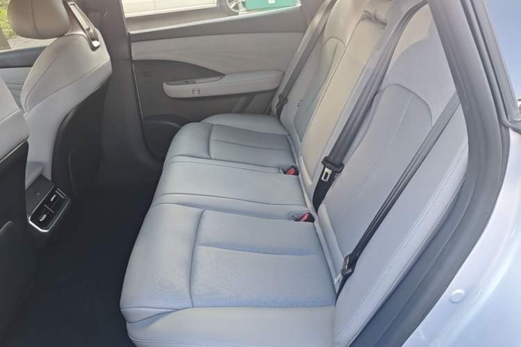 Used Nissan N7 2025 625 Max Left Rear Seat