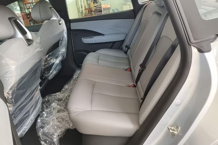 Used Nissan N7 2025 625 Pro Left Rear Seat