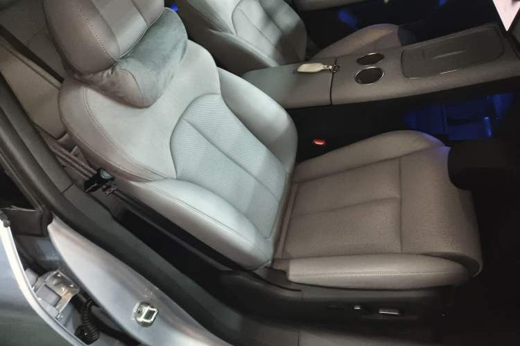 Used Nissan N7 2025 625 Max Right Front Seat