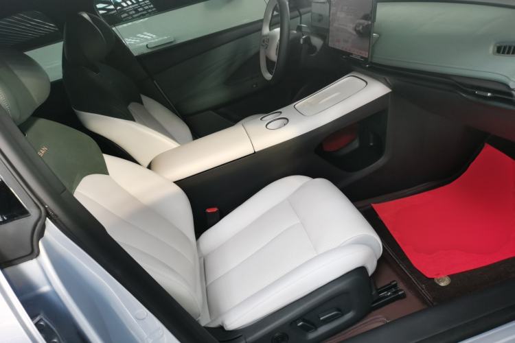 Used Nissan N7 2025 625 Max Right Front Seat