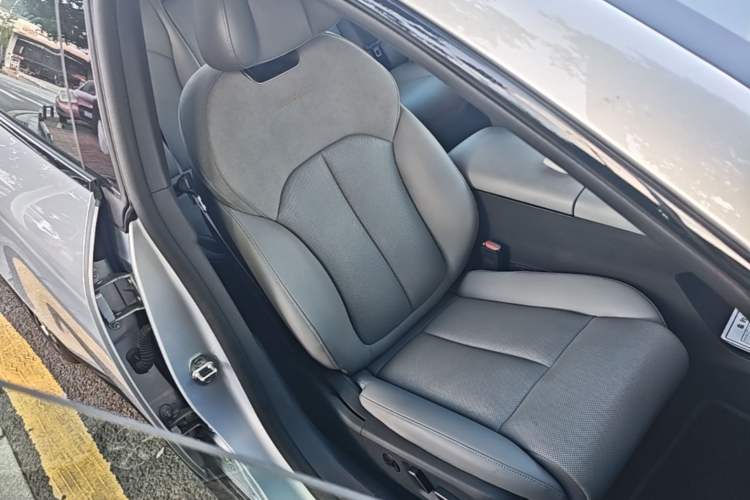 Used Nissan N7 2025 625 Max Right Front Seat