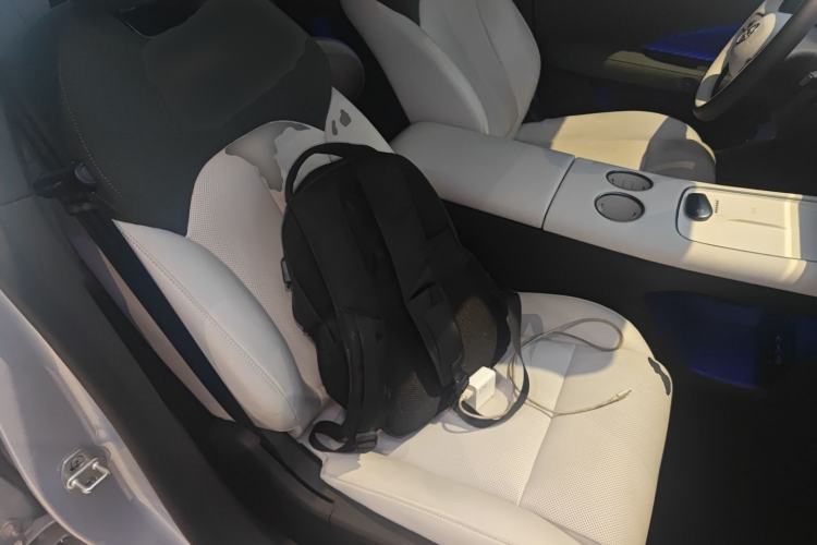 Used Nissan N7 2025 625 Max Right Front Seat