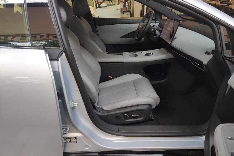Used Nissan N7 2025 510 Max Right Front Seat