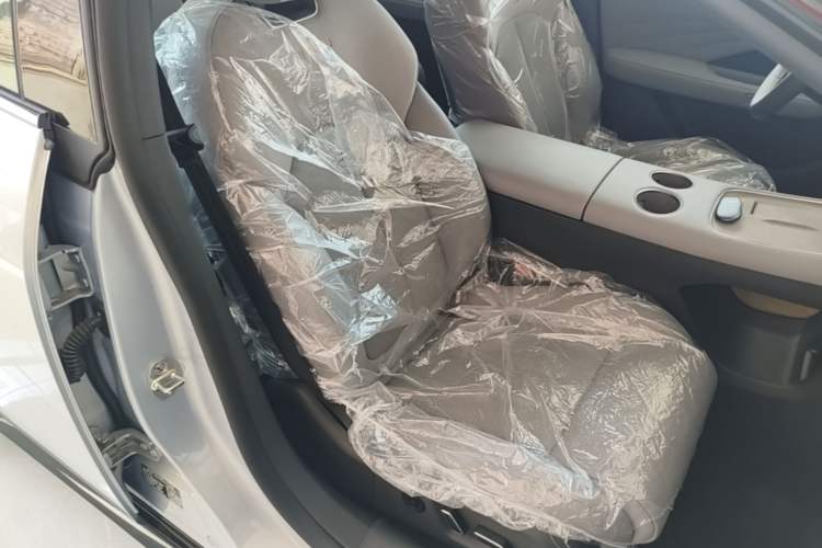 Used Nissan N7 2025 625 Pro Right Front Seat
