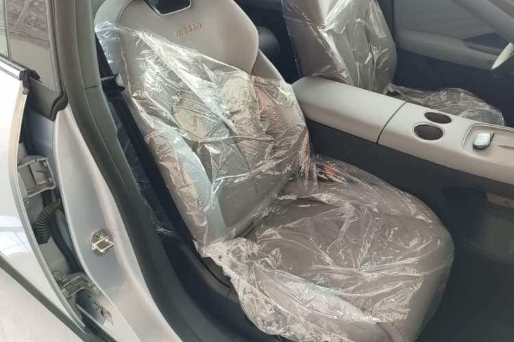 Used Nissan N7 2025 625 Pro Right Front Seat