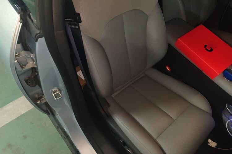 Used Nissan N7 2025 625 Max Right Front Seat