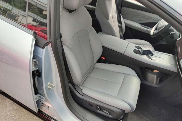 Used Nissan N7 2025 510 Max Right Front Seat