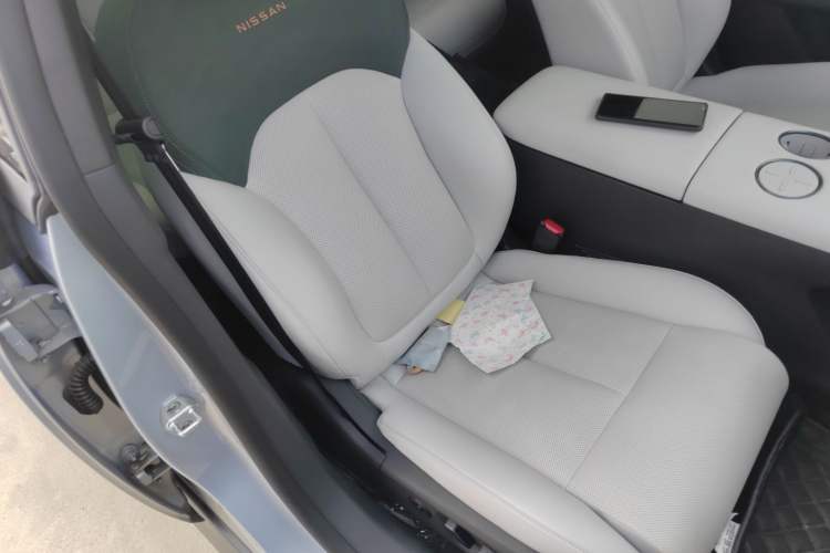Used Nissan N7 2025 510 Max Right Front Seat