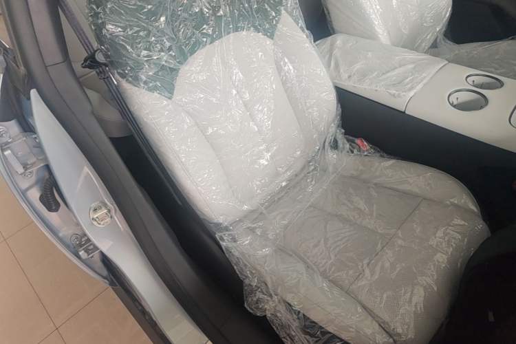Used Nissan N7 2025 625 Max Right Front Seat
