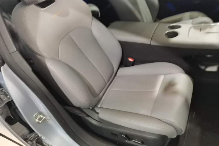 Used Nissan N7 2025 510 Max Right Front Seat