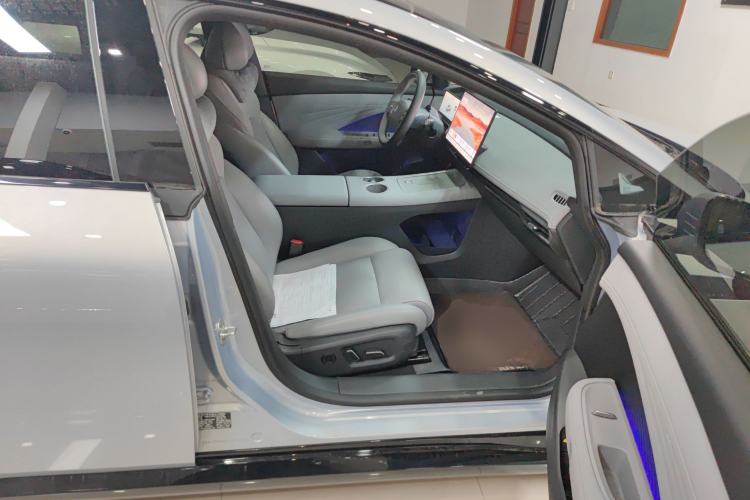 Used Nissan N7 2025 625 Max Right Front Seat