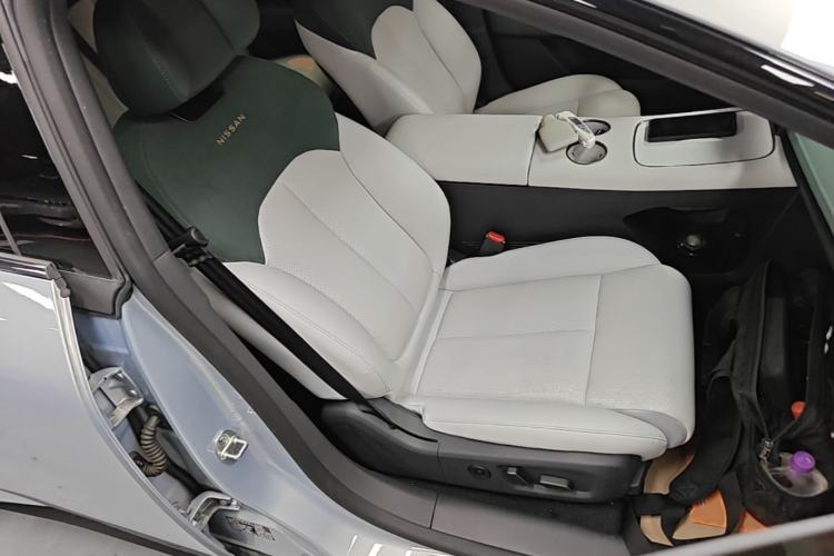 Used Nissan N7 2025 625 Max Right Front Seat