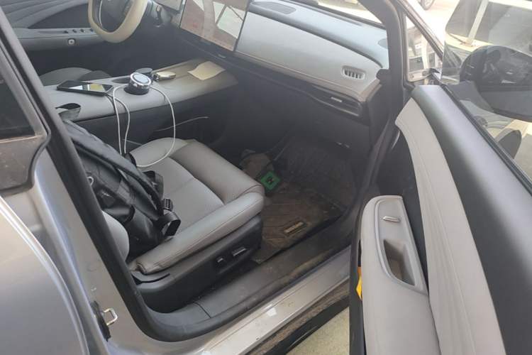Used Nissan N7 2025 510 Air Right Front Seat