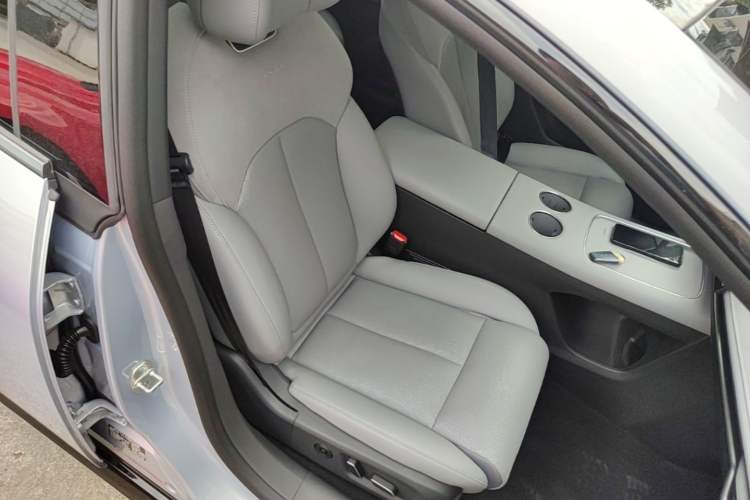 Used Nissan N7 2025 510 Max Right Front Seat