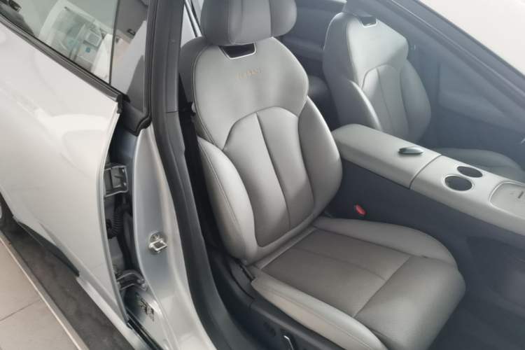 Used Nissan N7 2025 510 Air Right Front Seat
