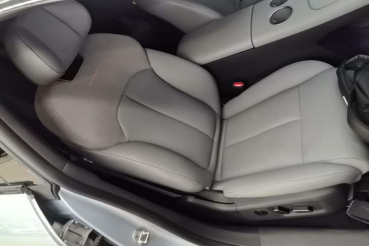Used Nissan N7 2025 625 Pro Right Front Seat