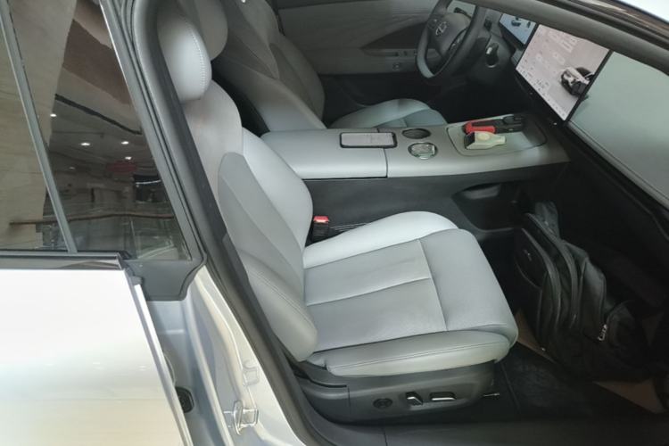 Used Nissan N7 2025 510 Max Right Front Seat