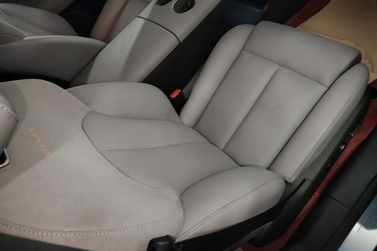 Used Nissan N7 2025 625 Max Right Front Seat