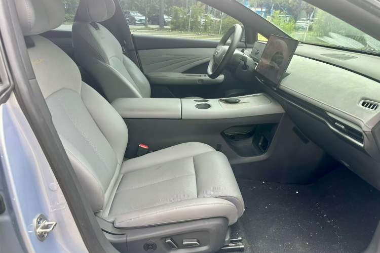 Used Nissan N7 2025 625 Max Right Front Seat