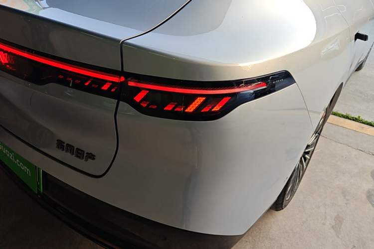 Used Nissan N7 2025 625 Max Right Rear Taillight