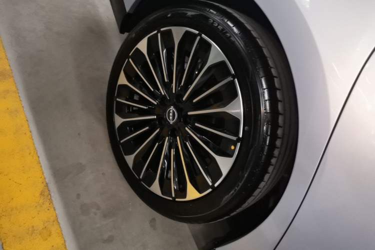 Used Nissan N7 2025 510 Max Right Rear Wheel Hub