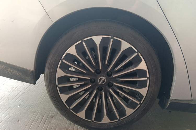 Used Nissan N7 2025 625 Pro Right Rear Wheel Hub