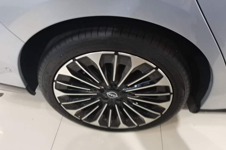 Used Nissan N7 2025 510 Max Right Rear Wheel Hub