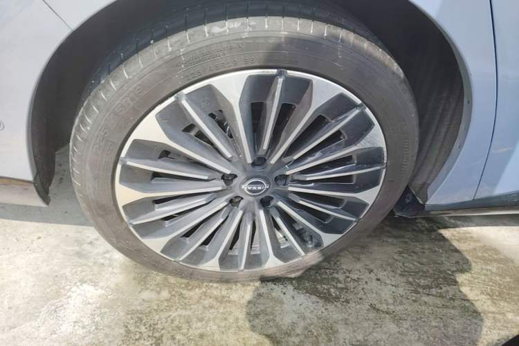 Used Nissan N7 2025 510 Max Right Rear Wheel Hub