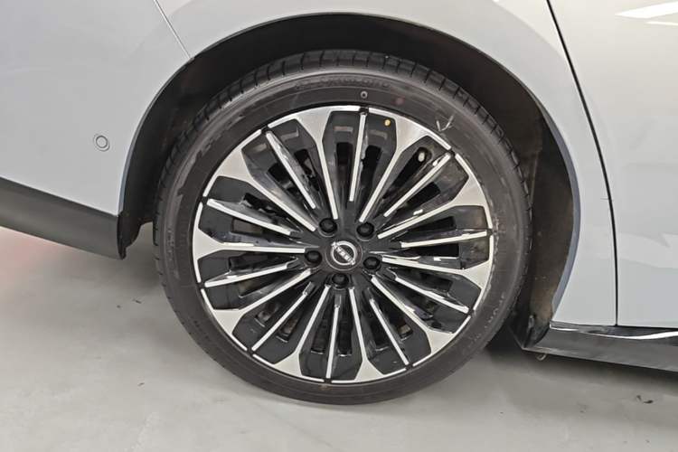 Used Nissan N7 2025 625 Max Right Rear Wheel Hub