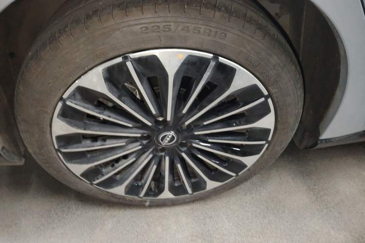 Used Nissan N7 2025 510 Max Right Rear Wheel Hub