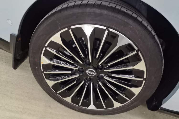 Used Nissan N7 2025 625 Pro Right Rear Wheel Hub