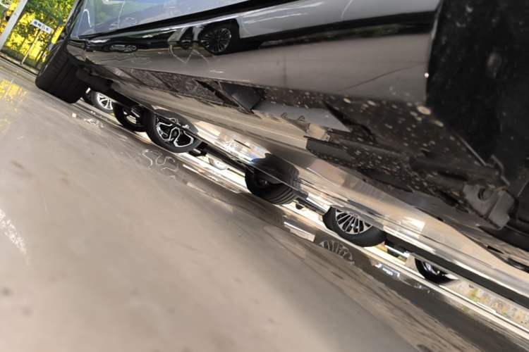 Used Nissan N7 2025 510 Pro Right Side Sill